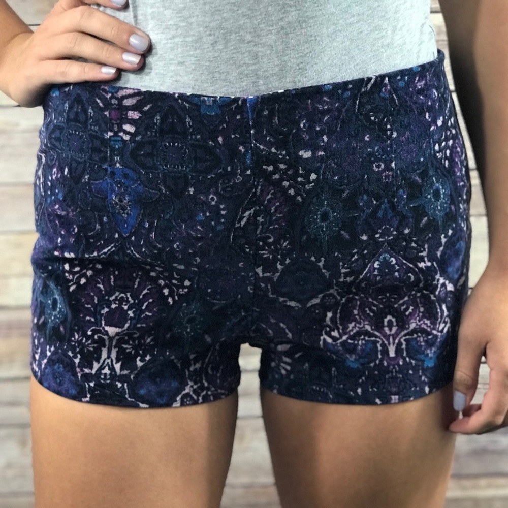 Ecote UO Velvet Carpet Pin-Up Short Size 4